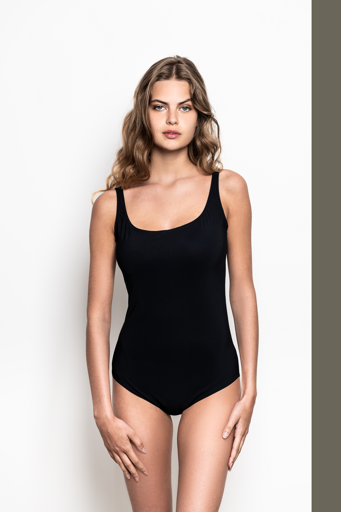 MB6 Low back swimsuit