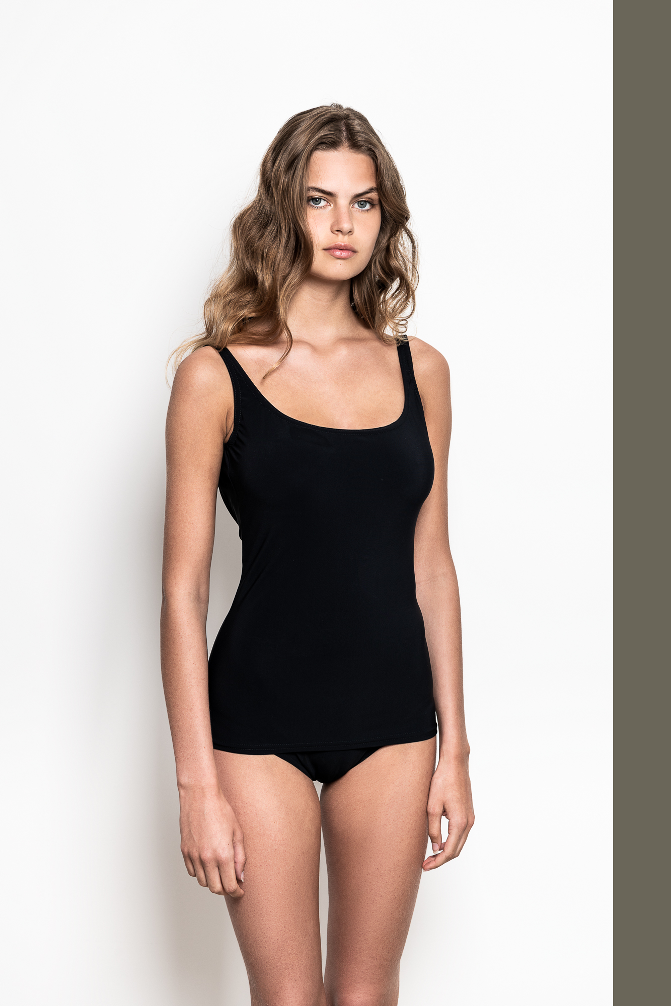 MB4 Back neckline top