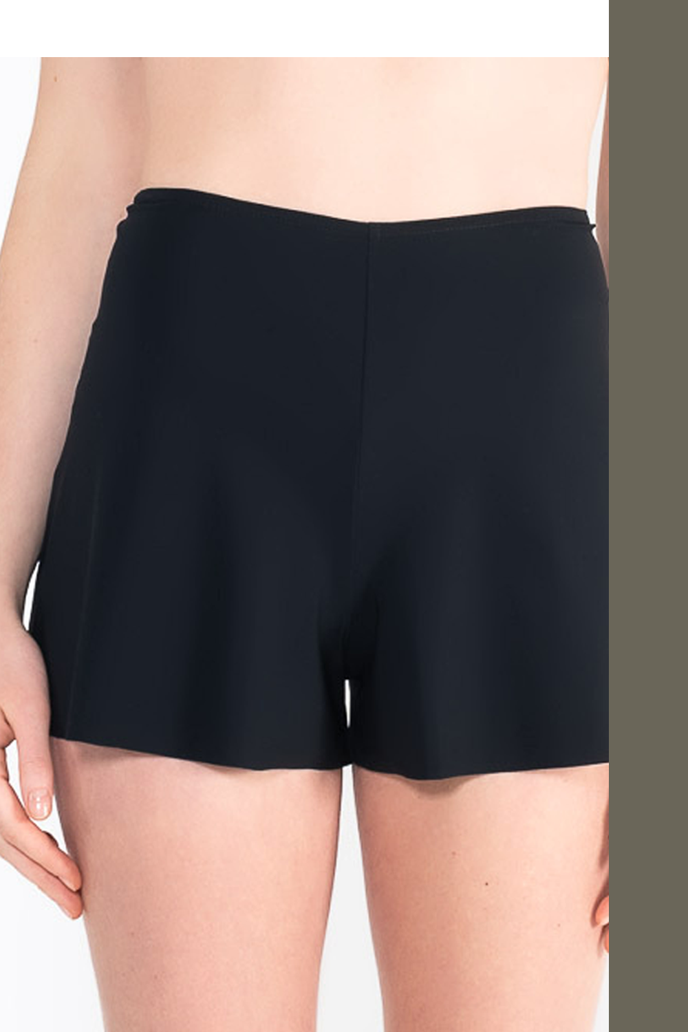 L20Bis Shorts with godets