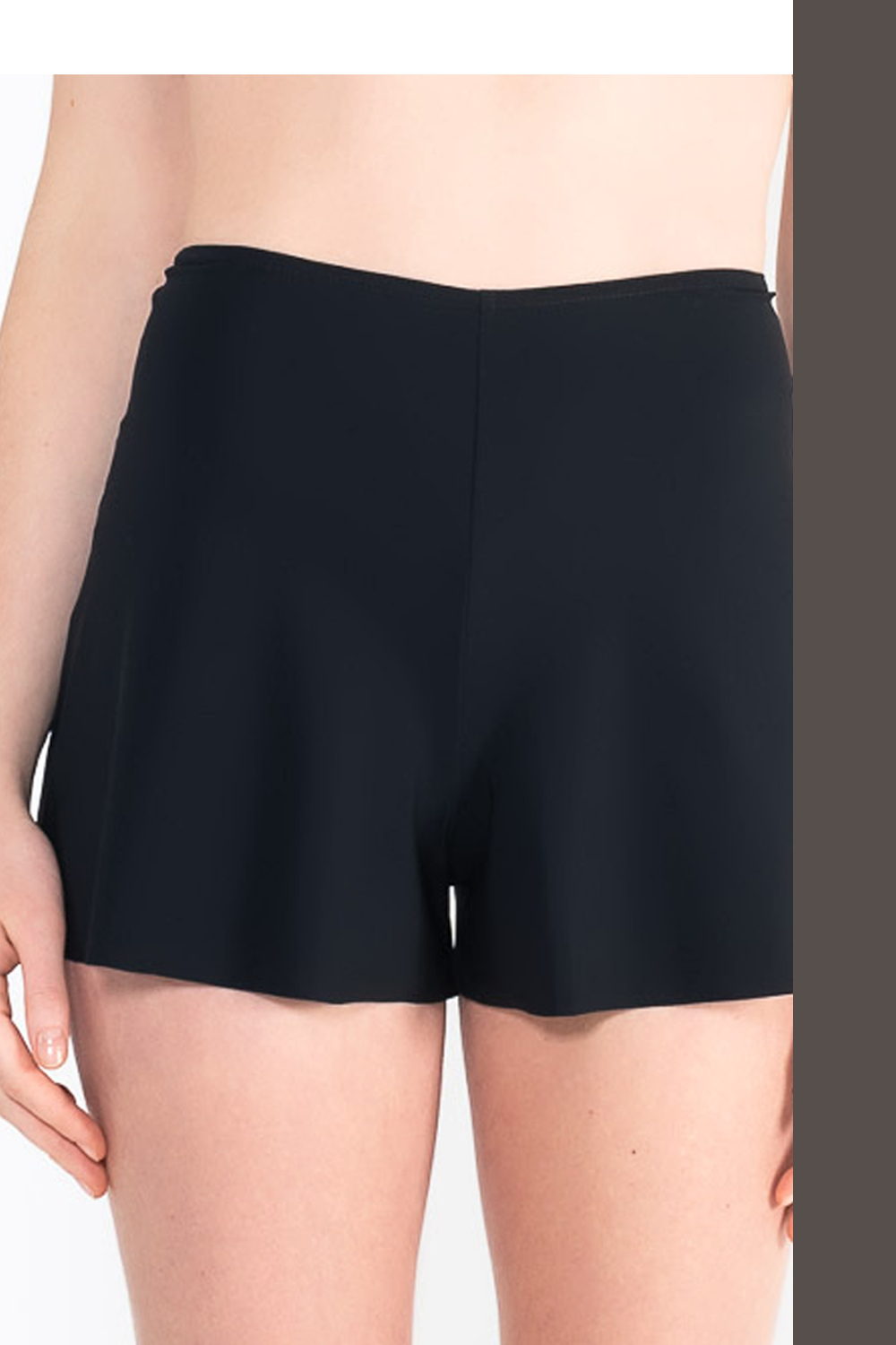L20Bis Shorts with godets