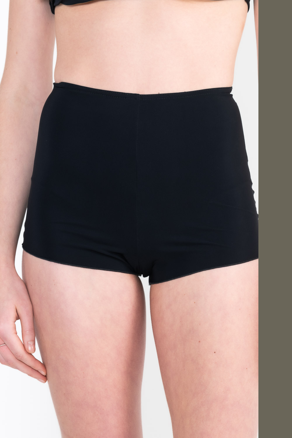 L20 Short