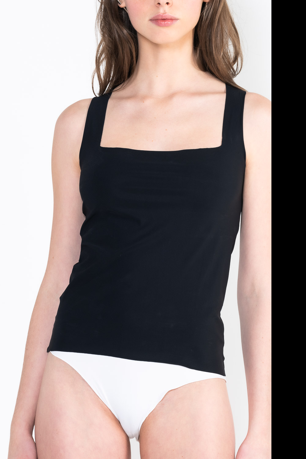 L37 Sleeveless trapeze top