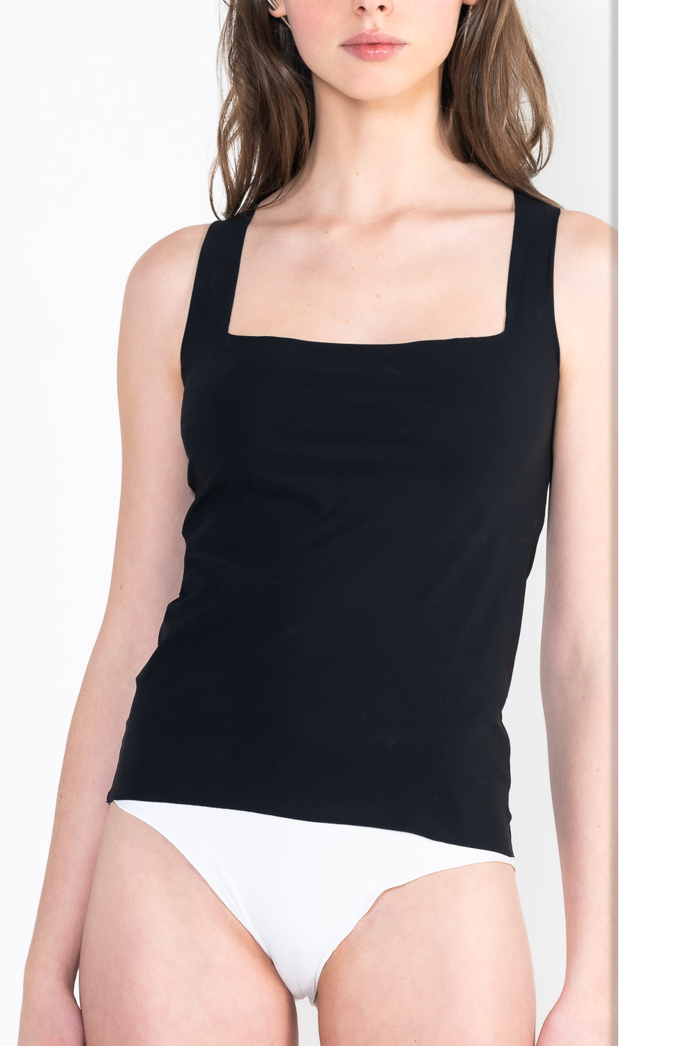 L37 Sleeveless trapeze top