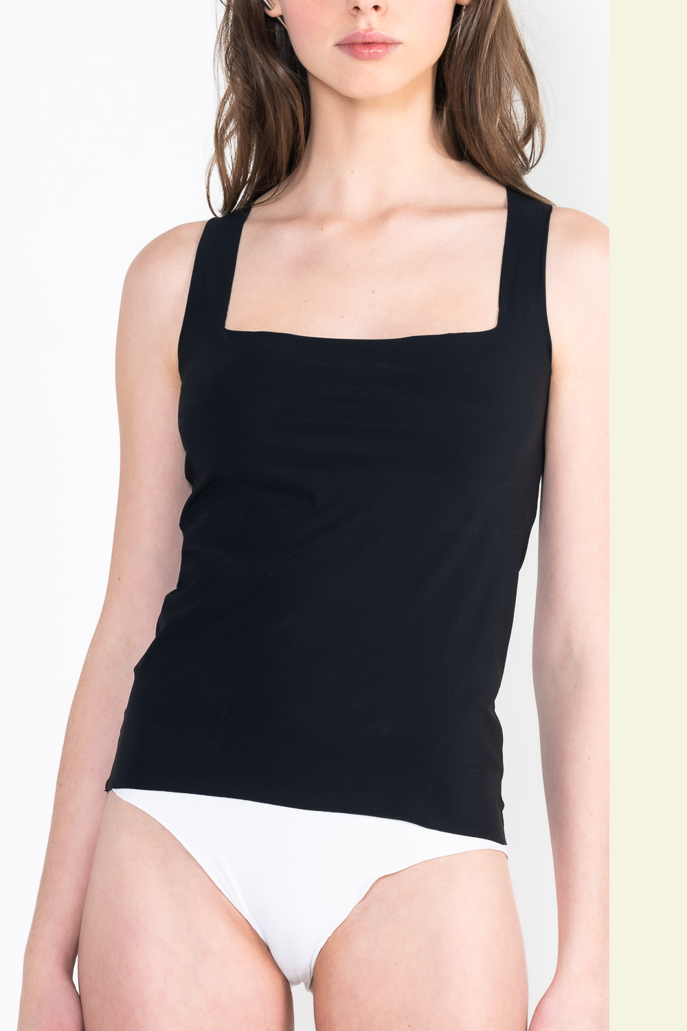 L37 Sleeveless trapeze top