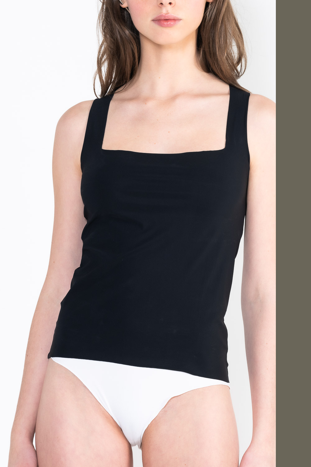 L37 Sleeveless trapeze top