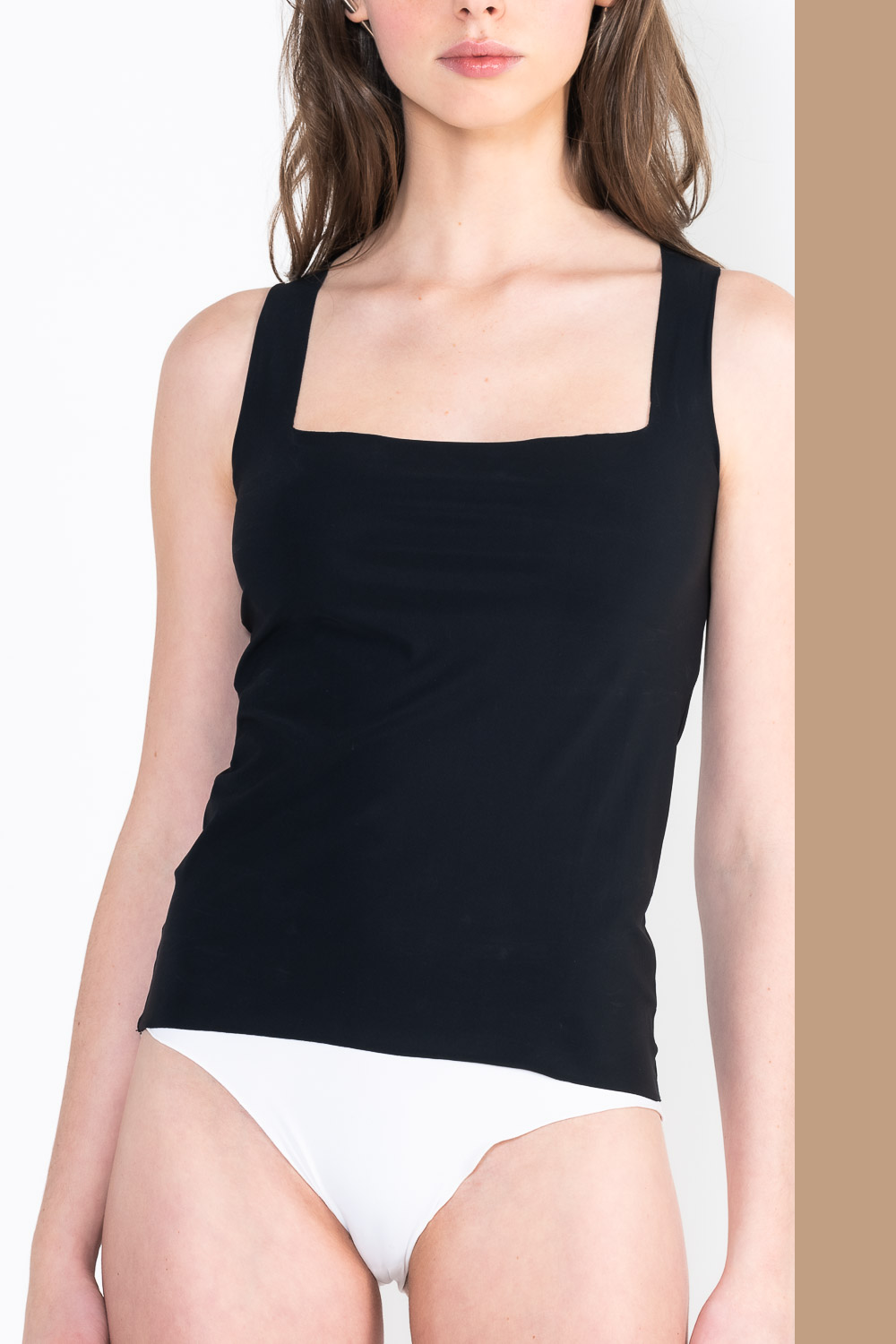 L37 Sleeveless trapeze top