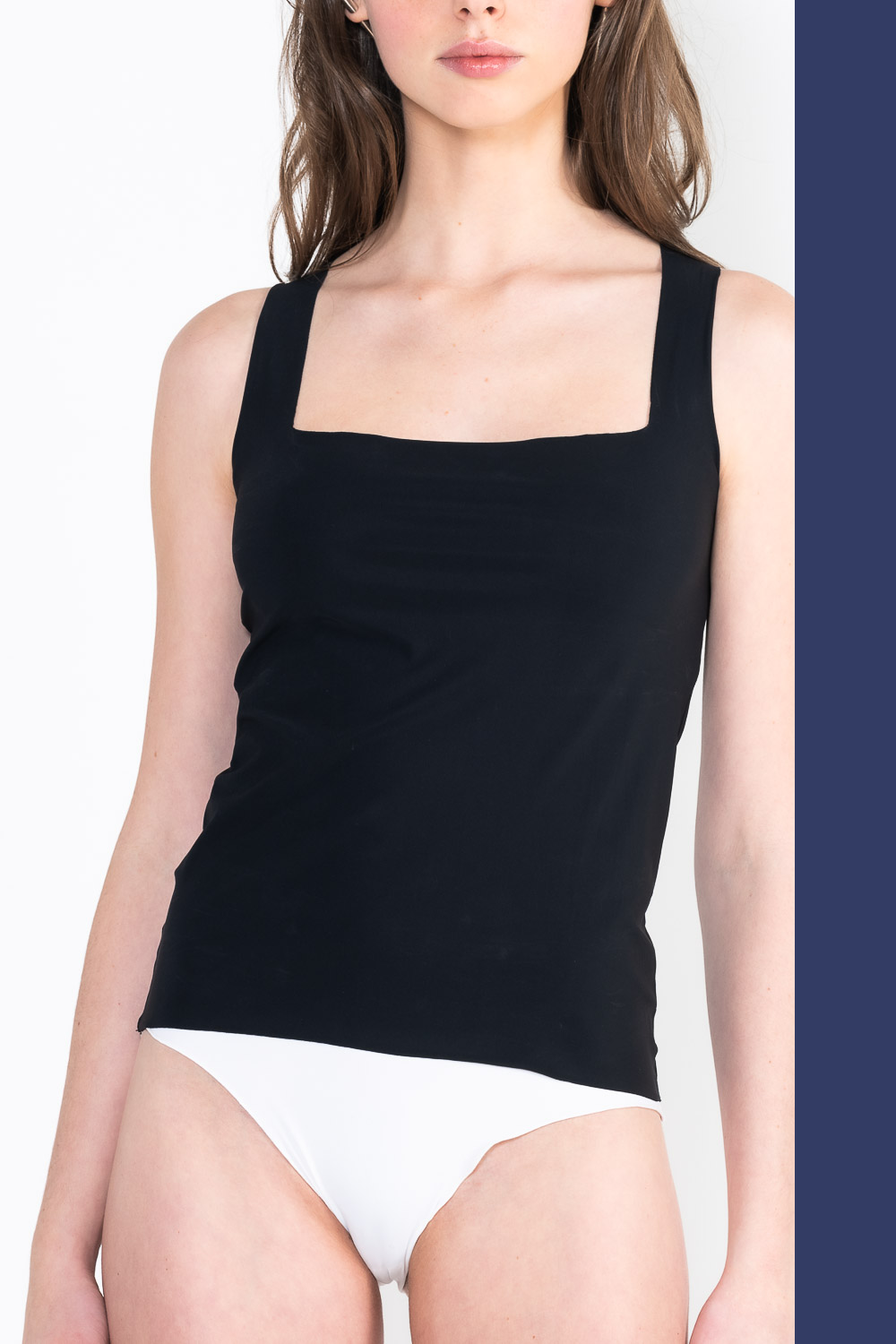 L37 Sleeveless trapeze top