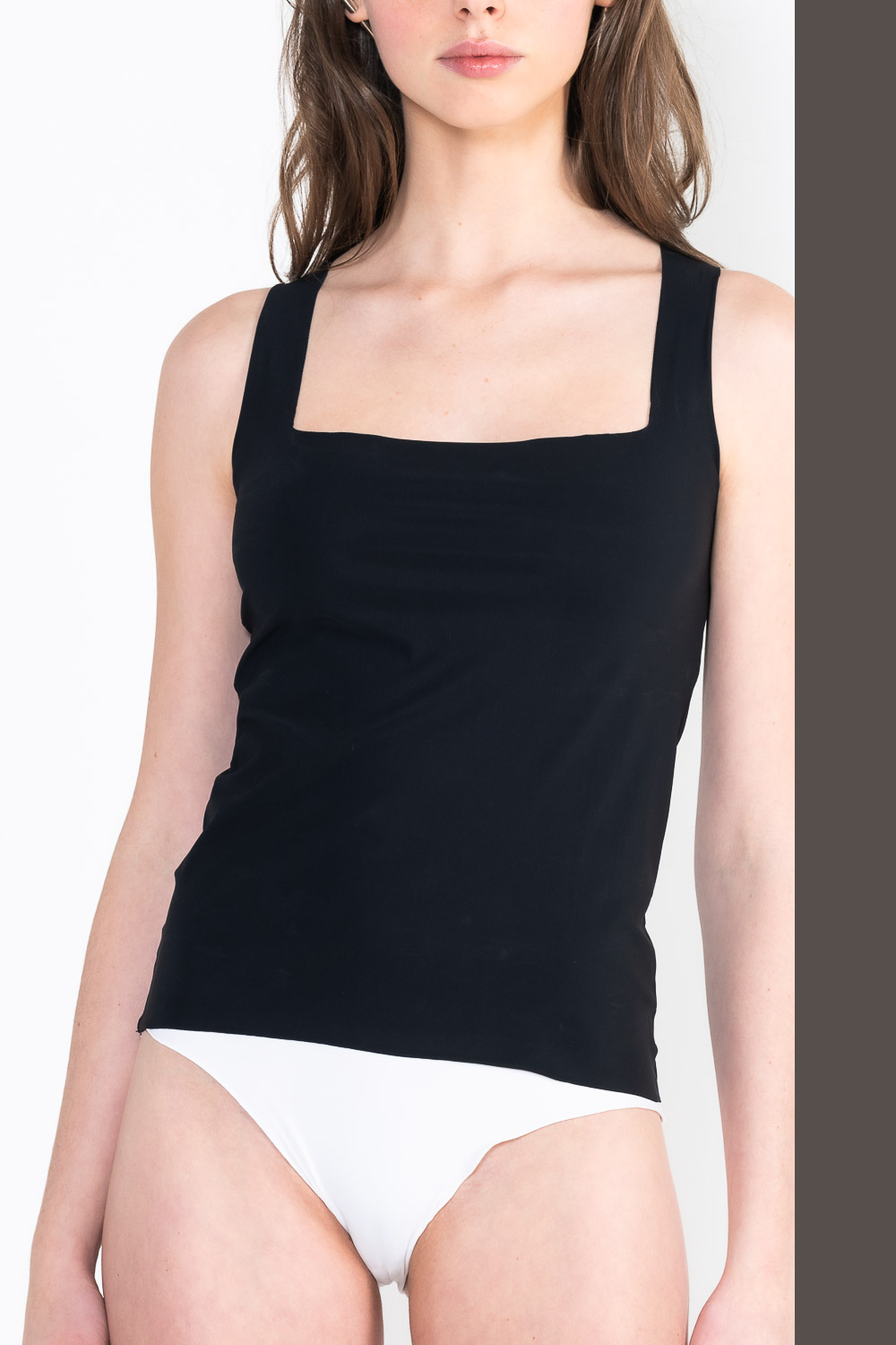 L37 Sleeveless trapeze top
