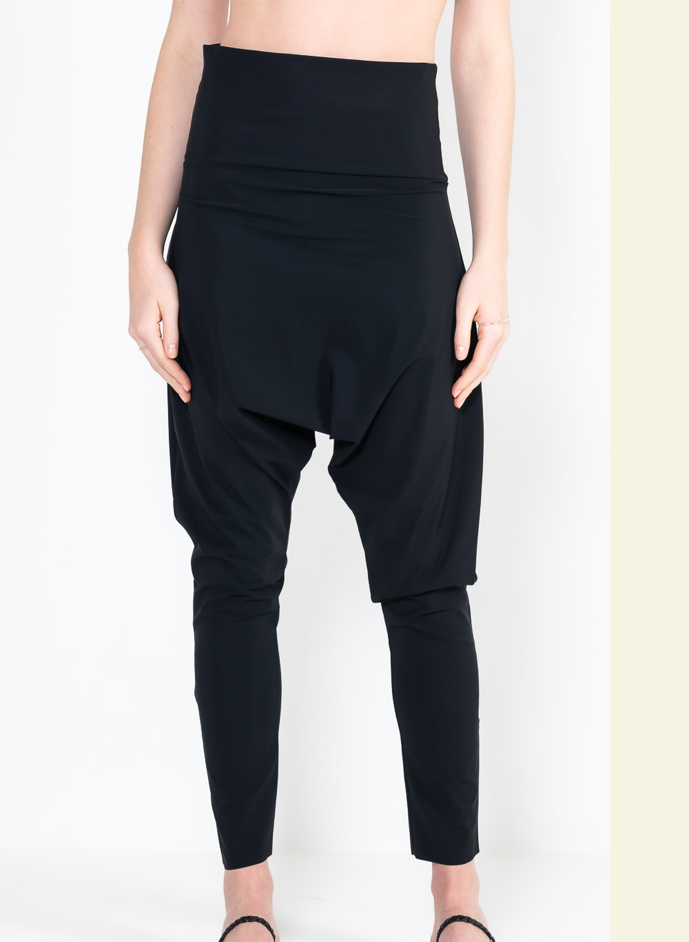 L41 Harem pants