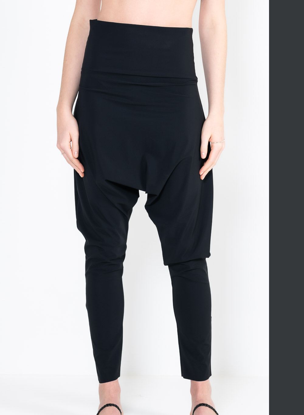 L41 Harem pants