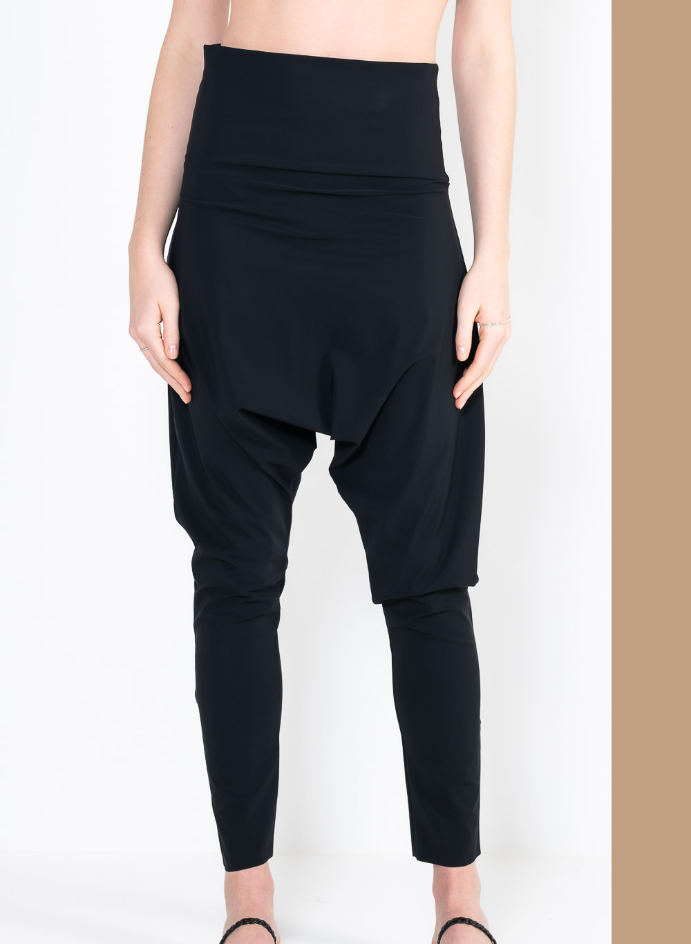 L41 Harem pants