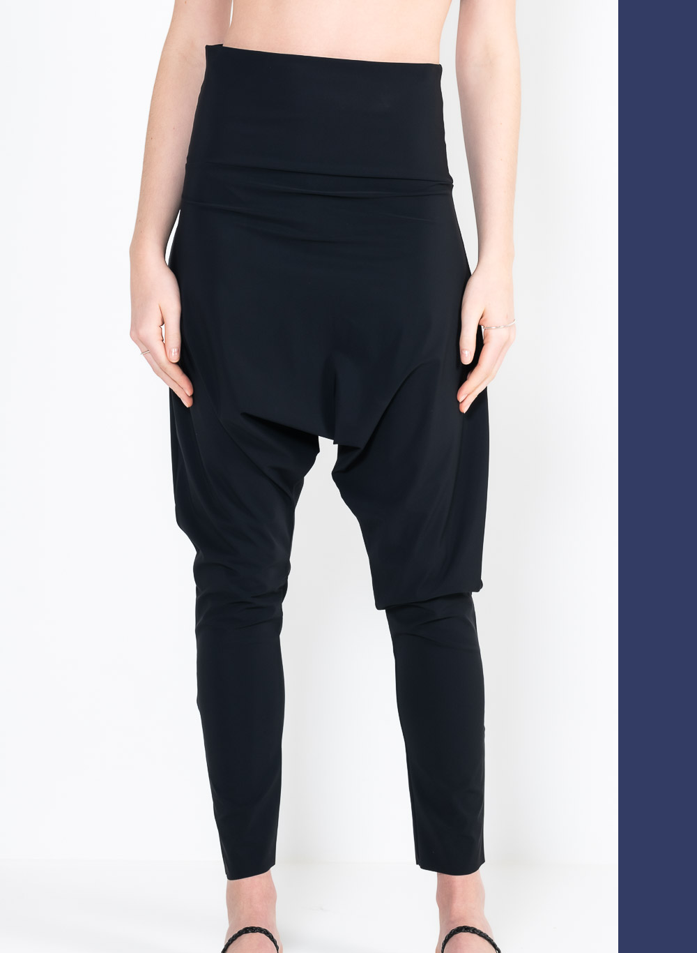 L41 Harem pants