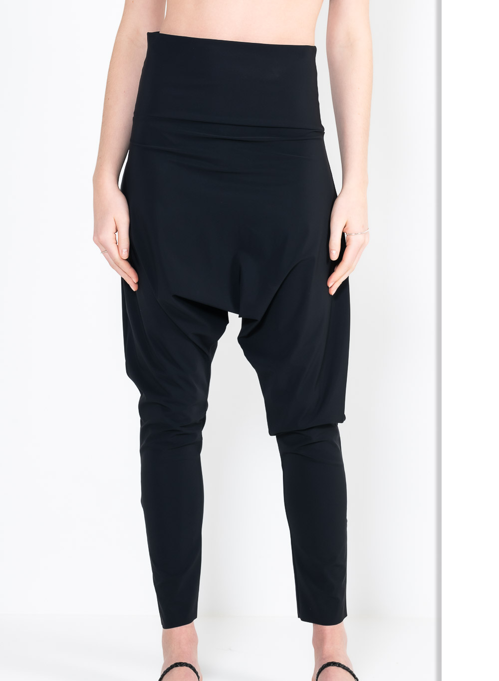 L41 Harem pants