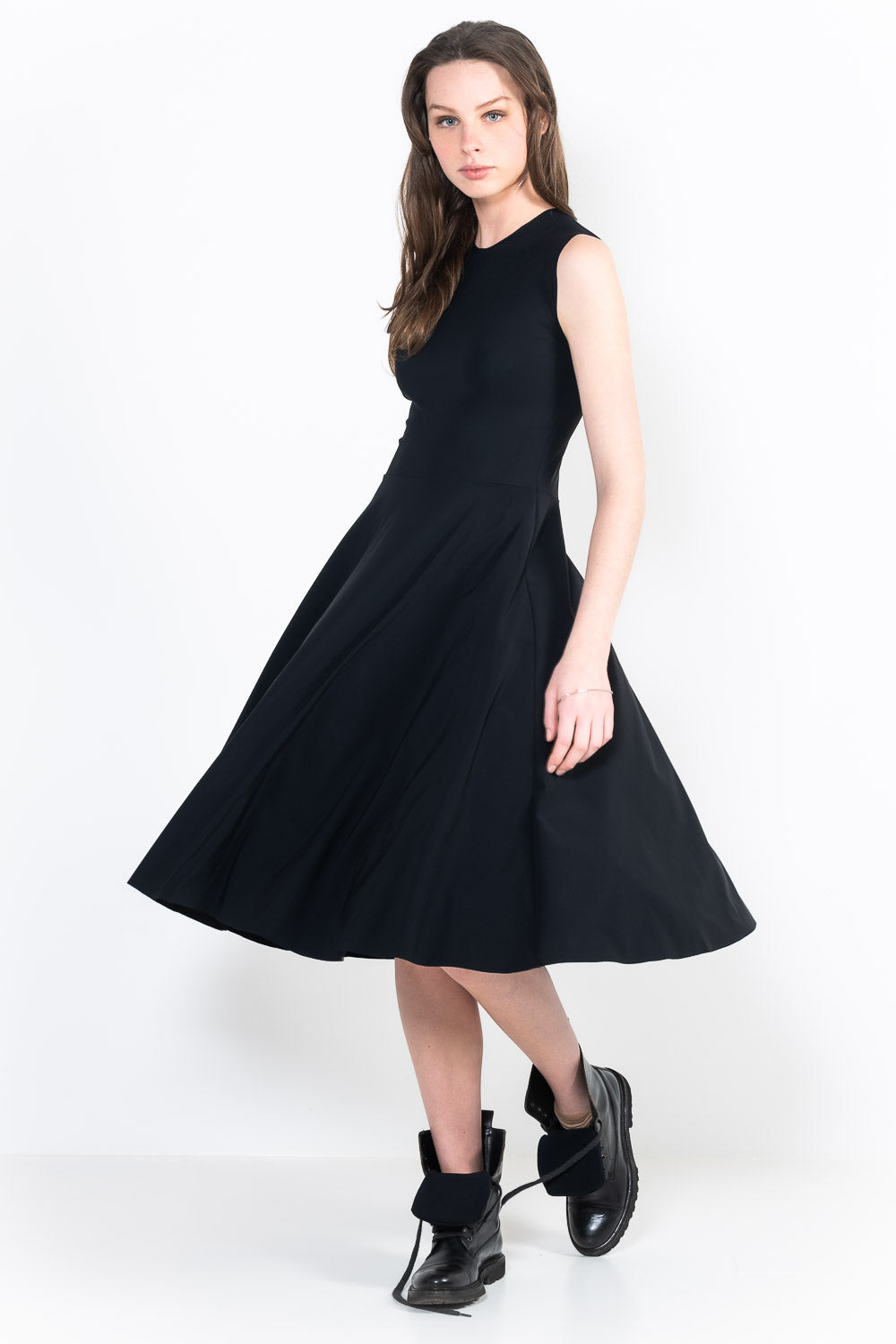 L84 Short sleeveless melania dress