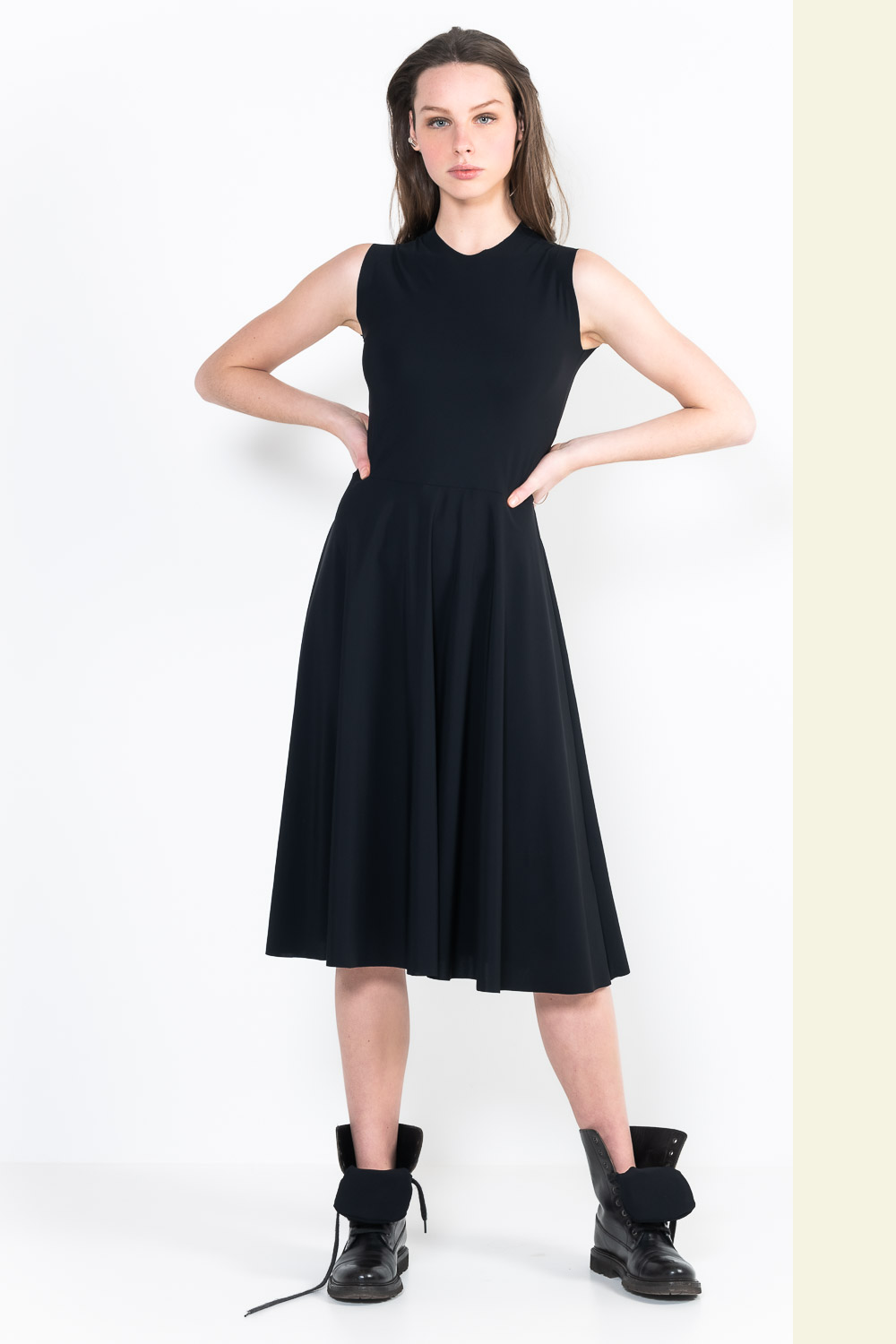 L84 Short sleeveless melania dress