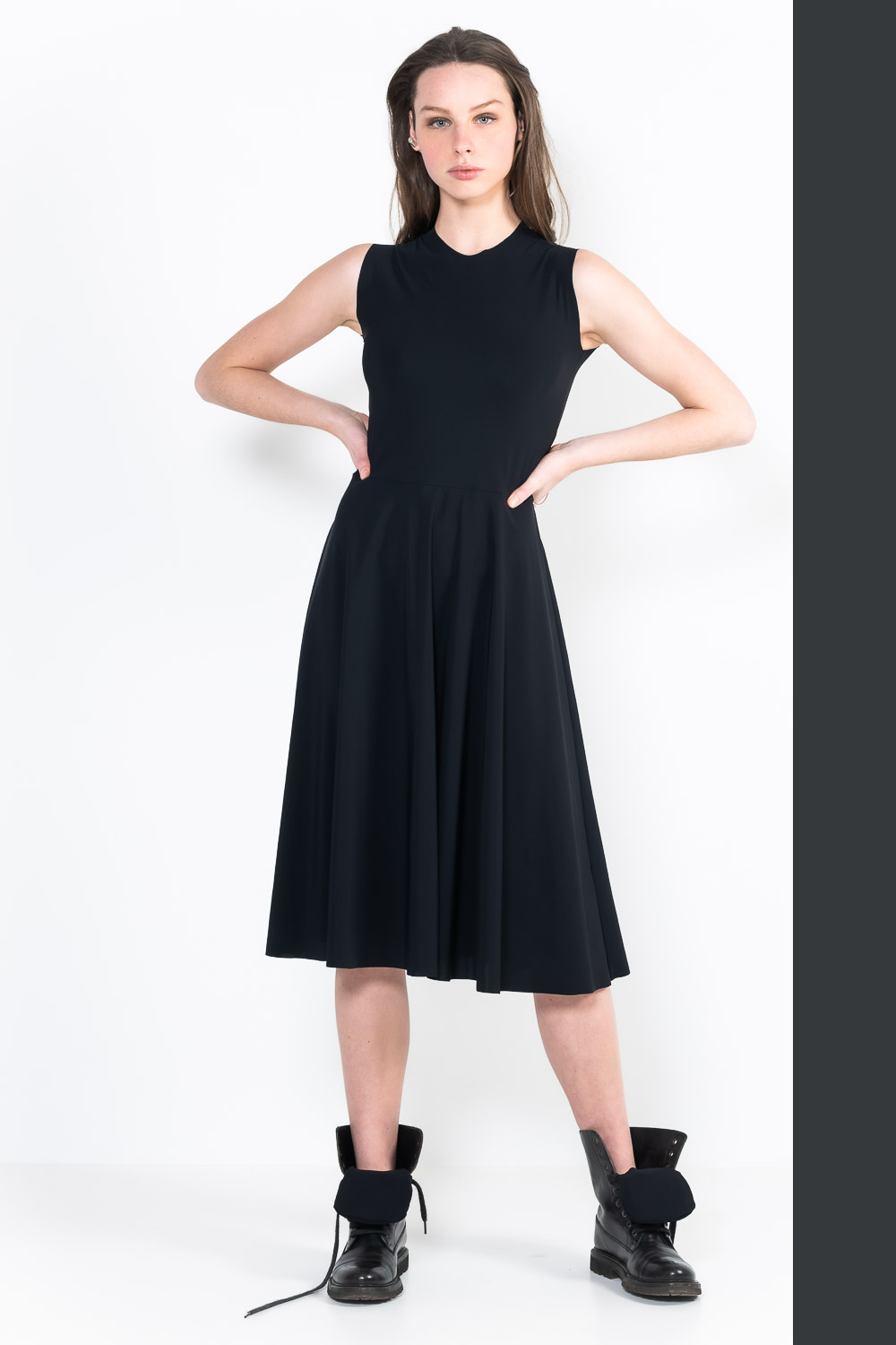 L84 Short sleeveless melania dress