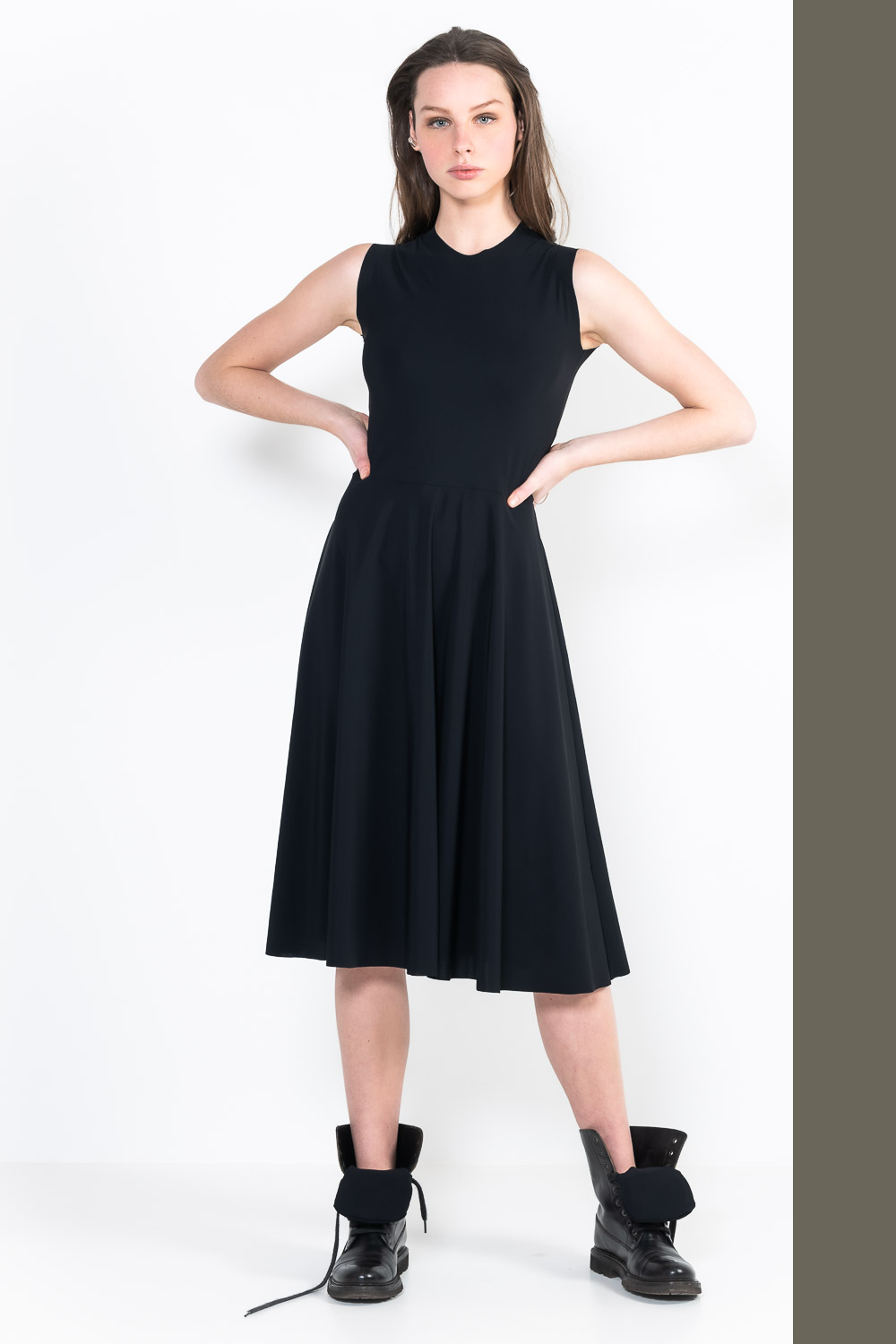 L84 Short sleeveless melania dress