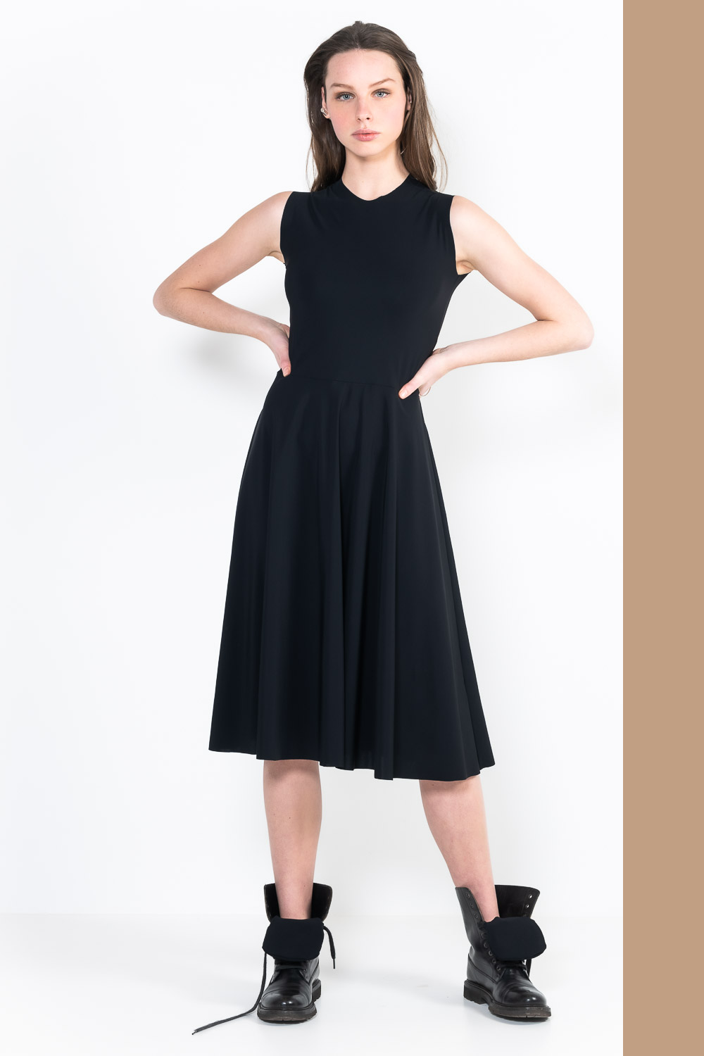 L84 Short sleeveless melania dress