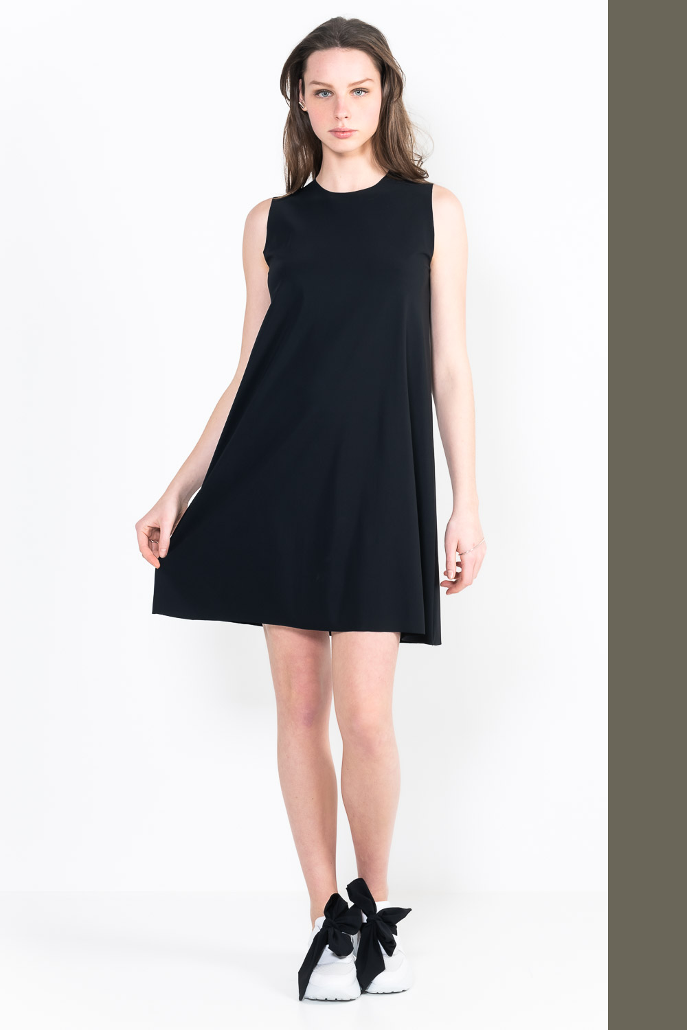 L91 Short sleeveless trumpet dress