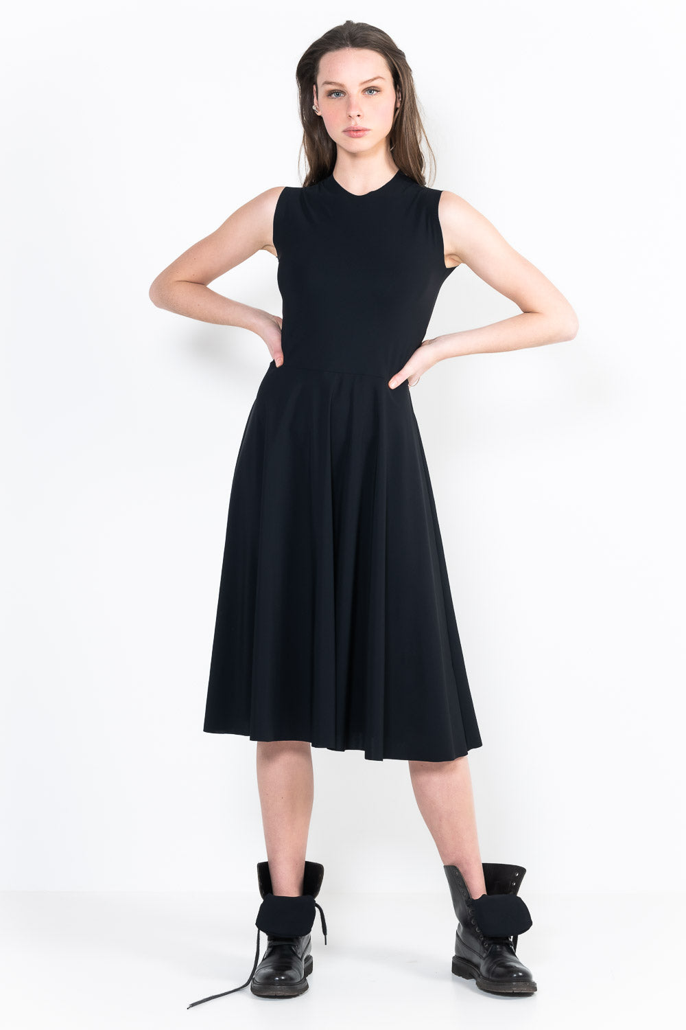 L84 Short sleeveless melania dress