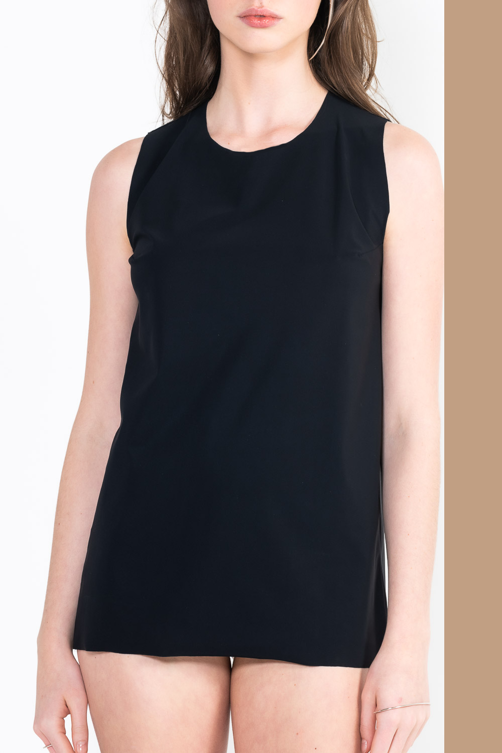 L33 Wide sleeveless top